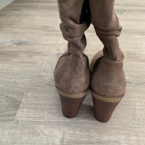 New brown boots - Picture 3 of 3